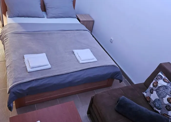 Booking Apartments Alone 1