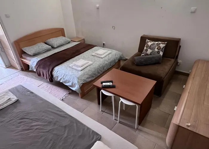 Booking Apartments Alone 1
